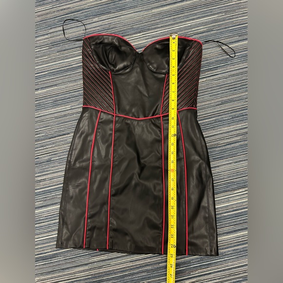 🆕Zara Strapless Faux Leather Black Mini Dress With Pink Satin Piping Size US M - Picture 6 of 8